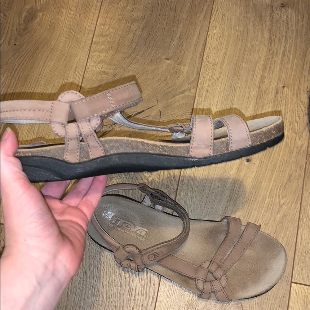 Waterproof Leather Teva Sandals - Picture 4 of 4